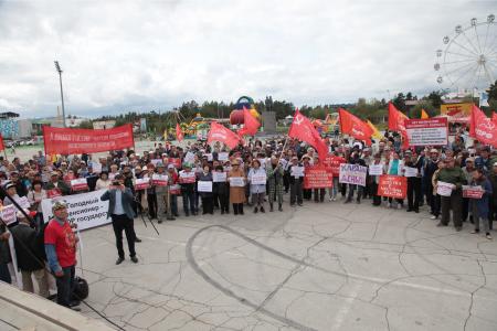 В Якутске 28 июля в рамках Всероссийской акции протеста против повышения пенсионного возраста состоялся митинг коммунистов и сторонников КПРФ