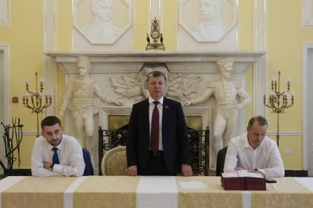 Дмитрий Новиков вручил дипломы выпускникам Центра политической учебы