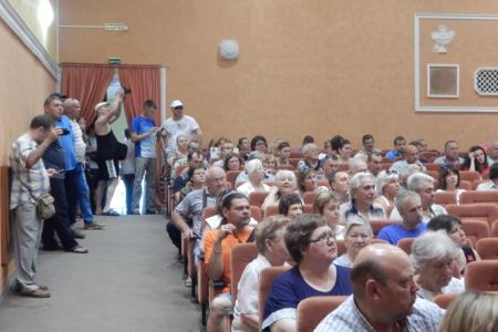 Самарская область. Сотни новокуйбышевцев на народном сходе выступили против повышения пенсионного возраста и потребовали отставки правительства
