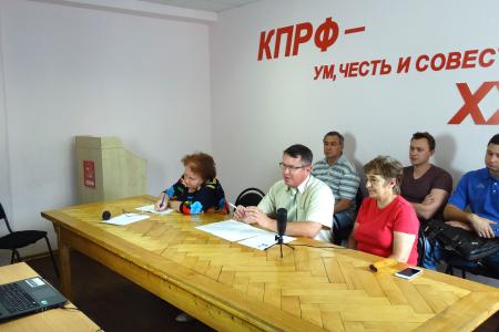 «…И впредь как были людьми из тех, что людям, не пряча глаз, глядят в глаза»