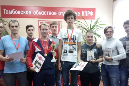 В Тамбове прошел молодёжный шахматный турнир в честь 100-летия комсомола 