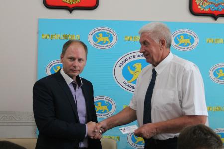 Коммунист Аркадий Мурылёв зарегистрирован кандидатом в губернаторы Псковской области