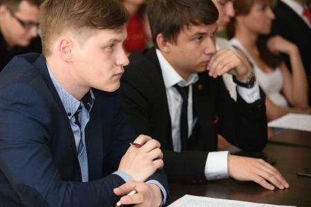 Интернет и социальные сети - безграничные возможности для левого движения России