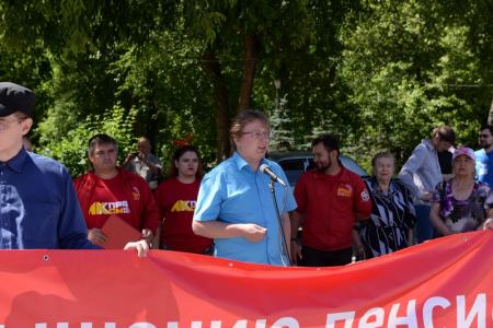 Молодые коммунисты провели в центре Новосибирска митинг против повышения пенсионного возраста