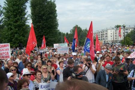 Двухтысячный митинг КПРФ в Казани: «Правительство Медведева – в отставку!»