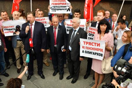 Нет людоедской пенсионной реформе! Состоялась встреча депутатов-коммунистов с избирателями