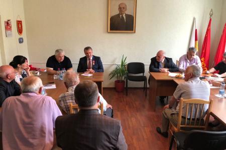 В Цхинвале прошла встреча Казбека Тайсаева с Президентом Республики Южная Осетия Анатолием Бибиловым и партактивом республики