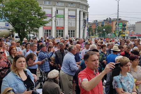 В Южно-Сахалинске прошел митинг против повышения пенсионного возраста