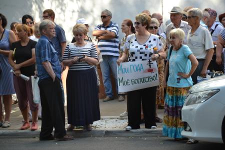 Несмотря на протесты коммунистов, Дума Астраханской области одобрила законопроект о повышении пенсионного возраста