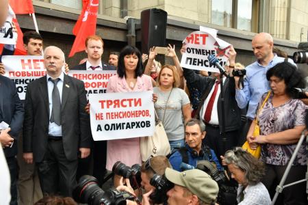 Нет людоедской пенсионной реформе! Состоялась встреча депутатов-коммунистов с избирателями