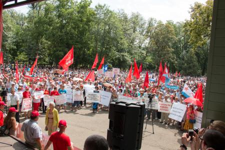 Краснодарский край. Участники 3-тысячного митинга в Краснодаре сказали: Нет – «пенсионной реформе»! Правительство – в отставку!