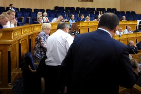 Не предали своих избирателей! Коммунисты демонстративно покинули заседание Законодательного собрания Ленобласти, протестуя против повышения пенсионного возраста
