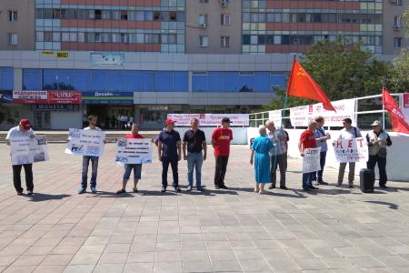 Оренбургские коммунисты провели пикет против повышения пенсионного возраста