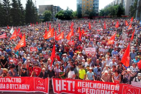 В Екатеринбурге прошел многотысячный митинг протеста против пенсионной реформы