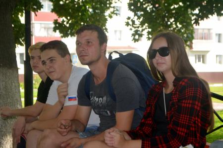 Белгородские комсомольцы провели в посёлке Разумное акцию «Знамя нашей Победы»