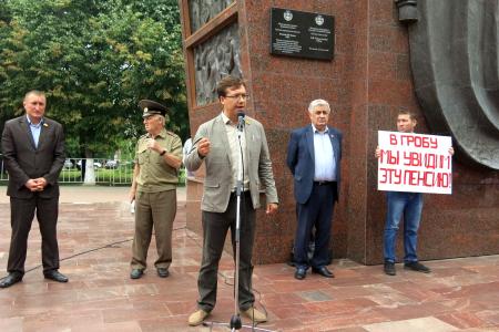 В Чебоксарах состоялась встреча депутатов-коммунистов с избирателями