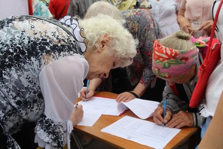 КПРФ провела в Великом Новгороде массовый митинг