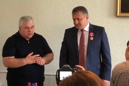 В Цхинвале прошла встреча Казбека Тайсаева с Президентом Республики Южная Осетия Анатолием Бибиловым и партактивом республики