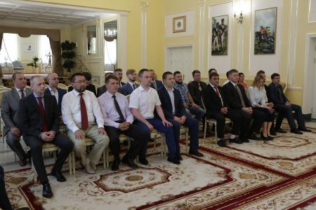 Дмитрий Новиков вручил дипломы выпускникам Центра политической учебы