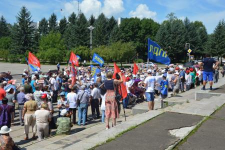 Отключение электричества не помешало массовому митингу против пенсионной реформы в Биробиджане
