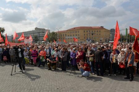 «Защитим свое будущее». В митинге против повышения пенсионного возраста приняло участие более 3 тысяч новосибирцев