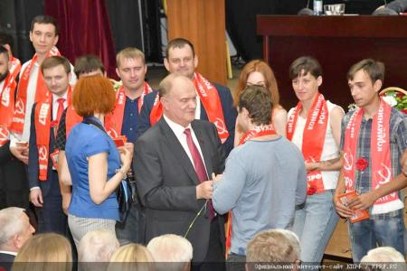 Коммунисты Якутии горячо поздравляют своего лидера Виктора Губарева с вручением Ленинской премии