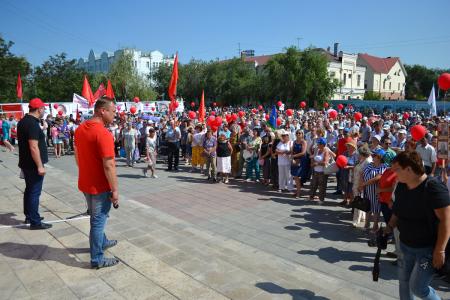 В Оренбурге прошел массовый митинг против пенсионной реформы