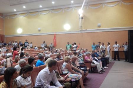 Самарская область. Сотни новокуйбышевцев на народном сходе выступили против повышения пенсионного возраста и потребовали отставки правительства