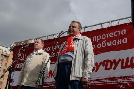 «Защитим свое будущее». В митинге против повышения пенсионного возраста приняло участие более 3 тысяч новосибирцев