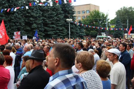 Брянские коммунисты провели митинг за снижение пенсионного возраста