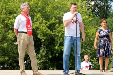 Митинг челябинских коммунистов: пенсионная реформа — благо для олигархов, геноцид — для народа