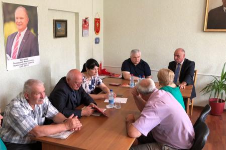 В Цхинвале прошла встреча Казбека Тайсаева с Президентом Республики Южная Осетия Анатолием Бибиловым и партактивом республики