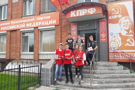 Комсомольцы Чебоксар продолжают сбор подписей против повышения пенсионного возраста