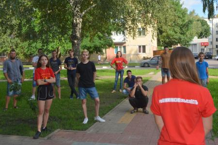 Белгородские комсомольцы провели в посёлке Разумное акцию «Знамя нашей Победы»