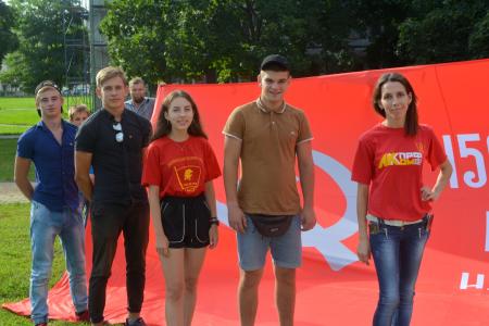 Белгородские комсомольцы провели в посёлке Разумное акцию «Знамя нашей Победы»