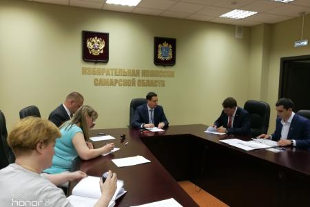Первый секретарь Самарского ОК КПРФ Алексей Лескин предоставил в Избирательную комиссию пакет документов для регистрации кандидатом в Губернаторы