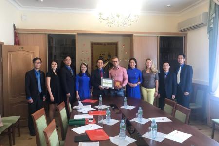 Руководители Ленинского комсомола встретились в Москве с делегацией Коммунистического союза молодежи им. Хо Ши Мина