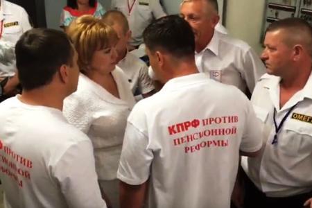 Саратовская область. В отношении депутата-коммуниста Н.Н. Бондаренко совершено физическое насилие в областной Думе