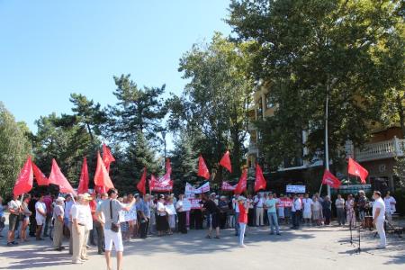 В Симферополе прошла акция протеста против повышения пенсионного возраста