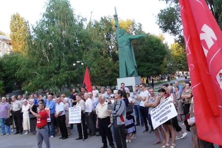 Саратовская область. На митинге КПРФ против пенсионной «реформы» выступили Ольга Алимова и Валерий Рашкин