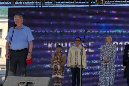Первый секретарь Якутского рескома КПРФ В.Н. Губарев выступил на празднике посвящённом международному дню коренных народов мира
