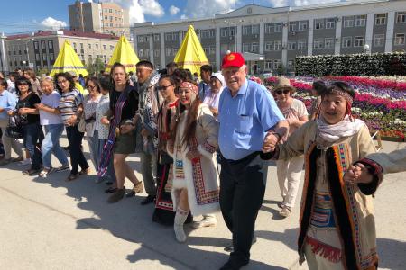 Первый секретарь Якутского рескома КПРФ В.Н. Губарев выступил на празднике посвящённом международному дню коренных народов мира
