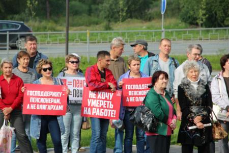 Свердловская область. Первоуральск. На митинге против пенсионной реформы коммунисты показали образец прямой демократии 
