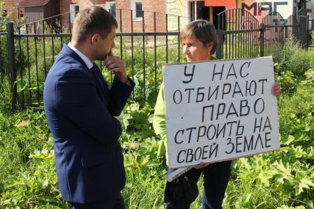 Лидер коммунистов Коми Олег Михайлов выступил на митинге обманутых пайщиков