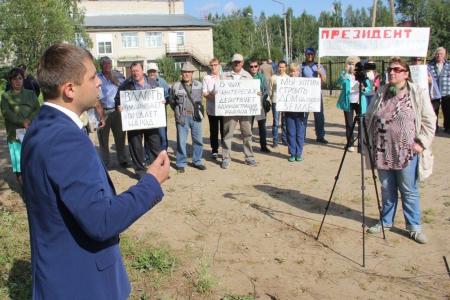Лидер коммунистов Коми Олег Михайлов выступил на митинге обманутых пайщиков