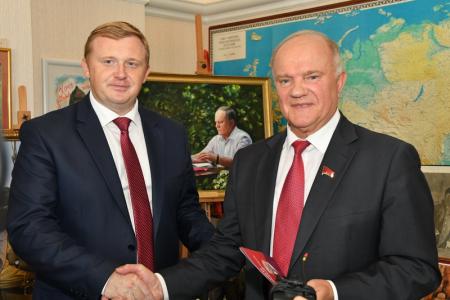 Геннадий Зюганов встретился с кандидатом в губернаторы Приморского края от КПРФ Андреем Ищенко