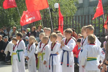 Коммунисты Тюмени приняли активное участие в спортивных мероприятиях в День физкультурника