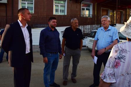 В городе Якутске кандидаты от КПРФ продолжают дворовые встречи с избирателями