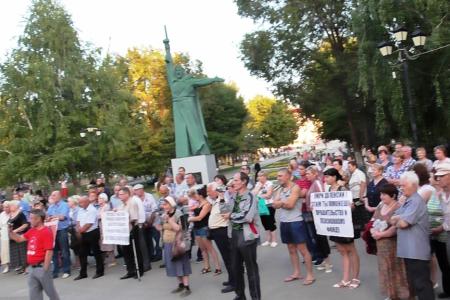 Саратовская область. На митинге КПРФ против пенсионной «реформы» выступили Ольга Алимова и Валерий Рашкин