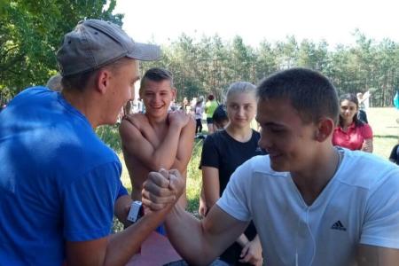 Саратовская область. Ольга Алимова наградила активистов физкультурного движения и приняла участие в спортивном празднике
